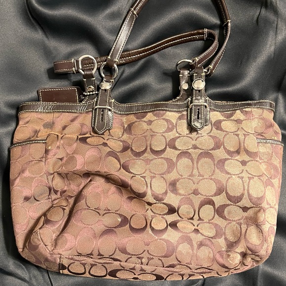 Brown Coach handbag - Picture 3 of 4